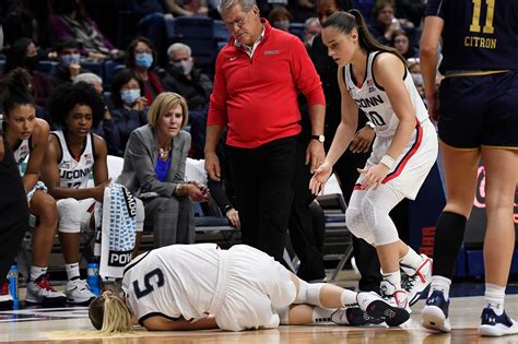 uconn paige bueckers injury update